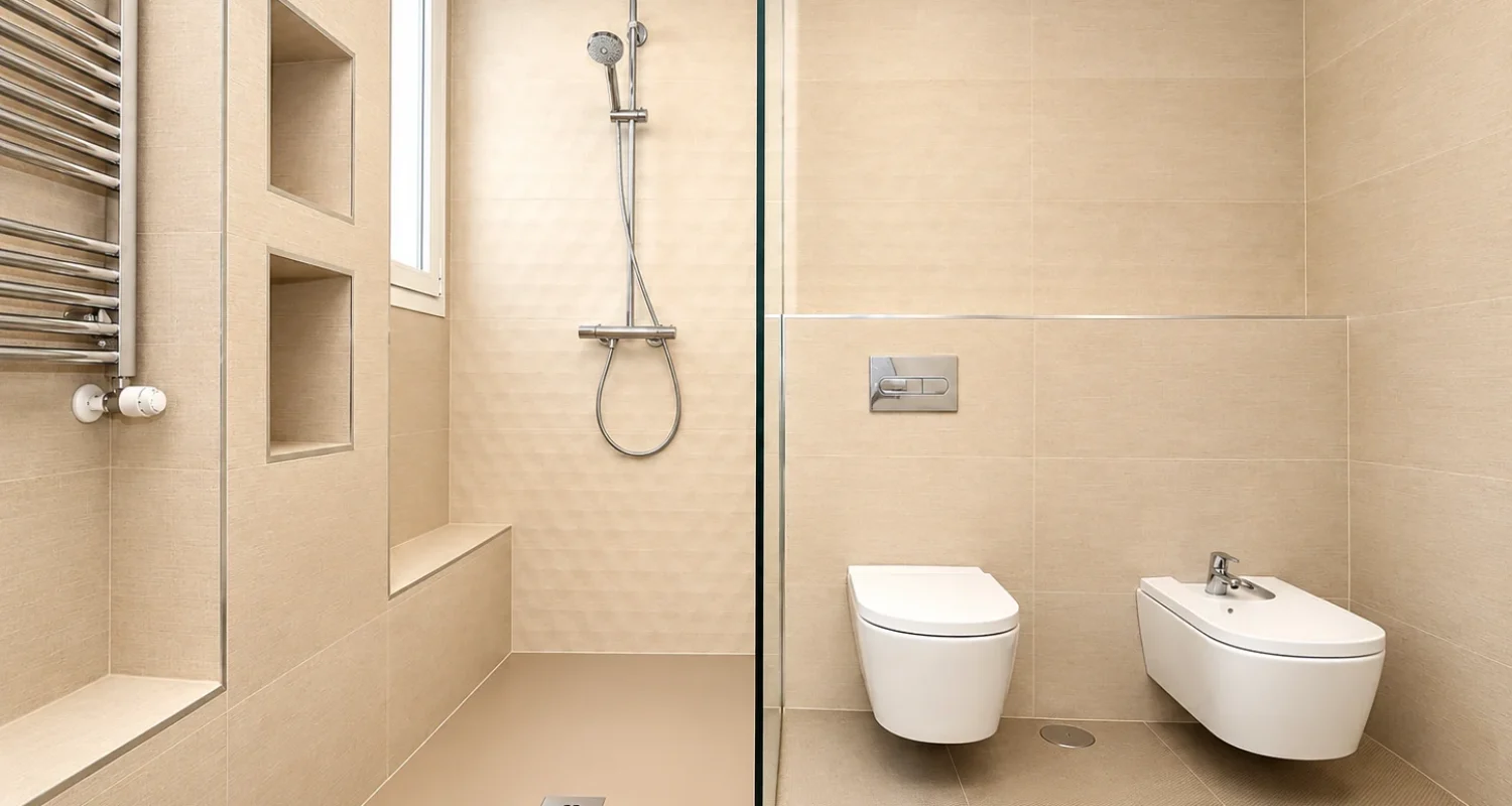 Reforma integral de baño moderno en vivienda de la calle Galileo Madrid