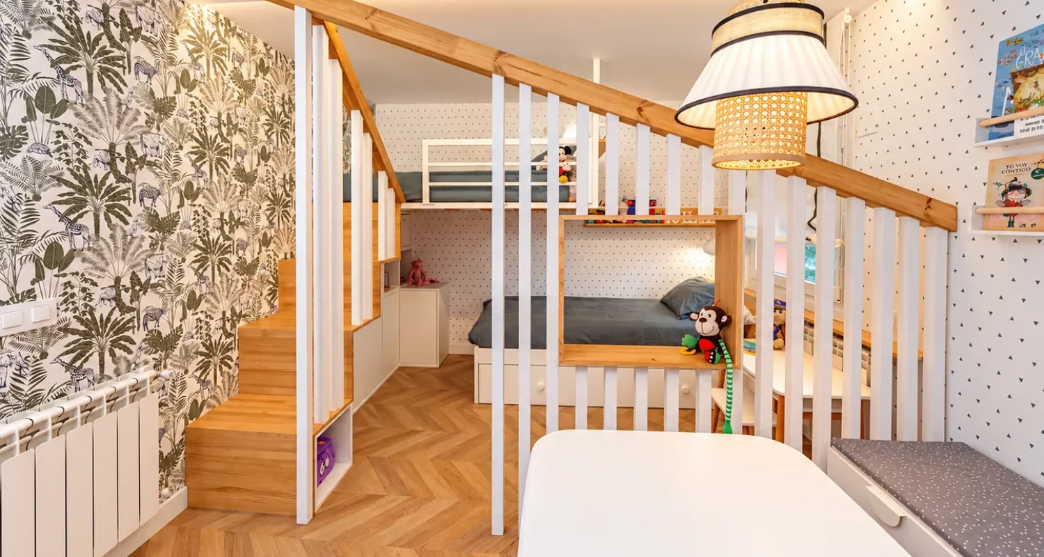 Dormitorio infantil con mobiliario a medida en reforma integral calle Doctor Casal Madrid por Global Oltenia