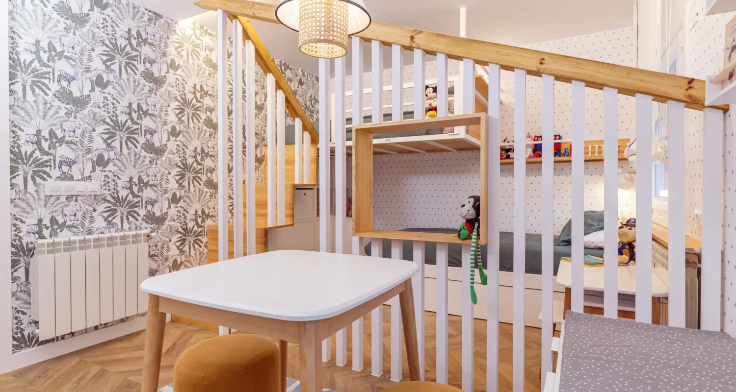 Propuesta: Reforma integral en habitación infantil con escritorio a medida y litera de madera en Madrid