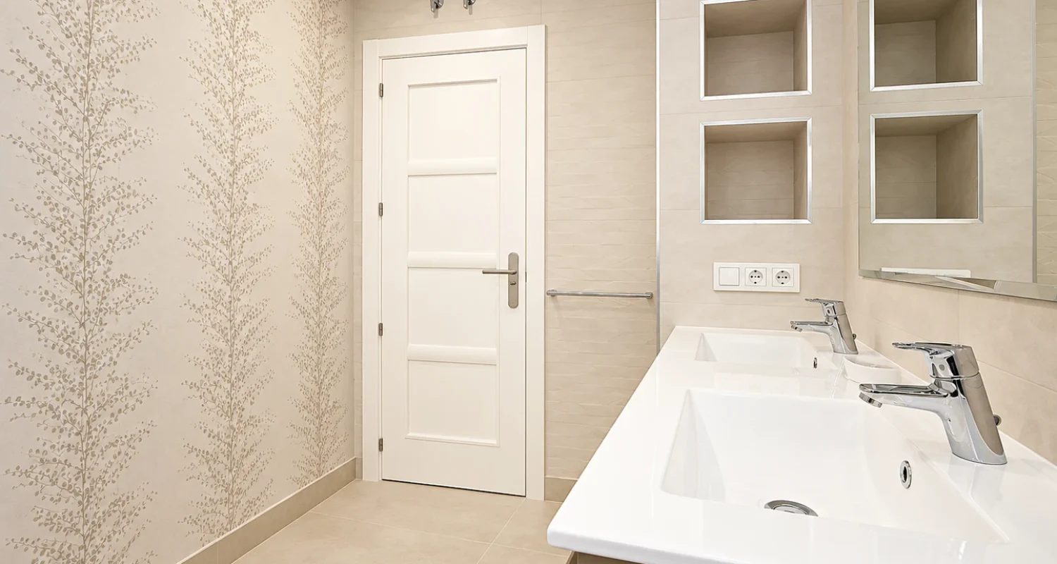 Lavabo y hornacinas en reforma de baño en calle Galileo Madrid