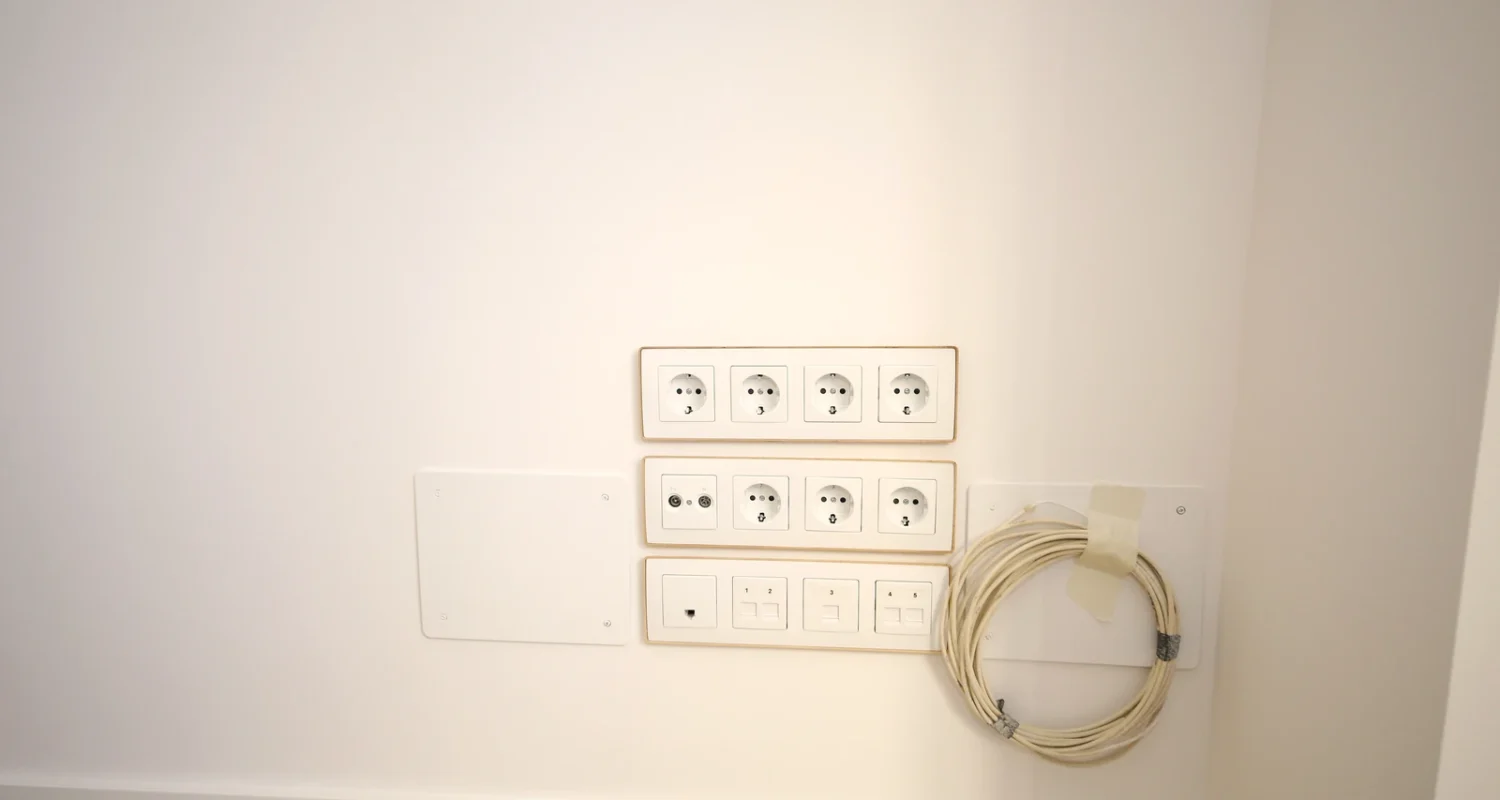 Instalación de tomas eléctricas en reforma integral piso calle Galileo Madrid