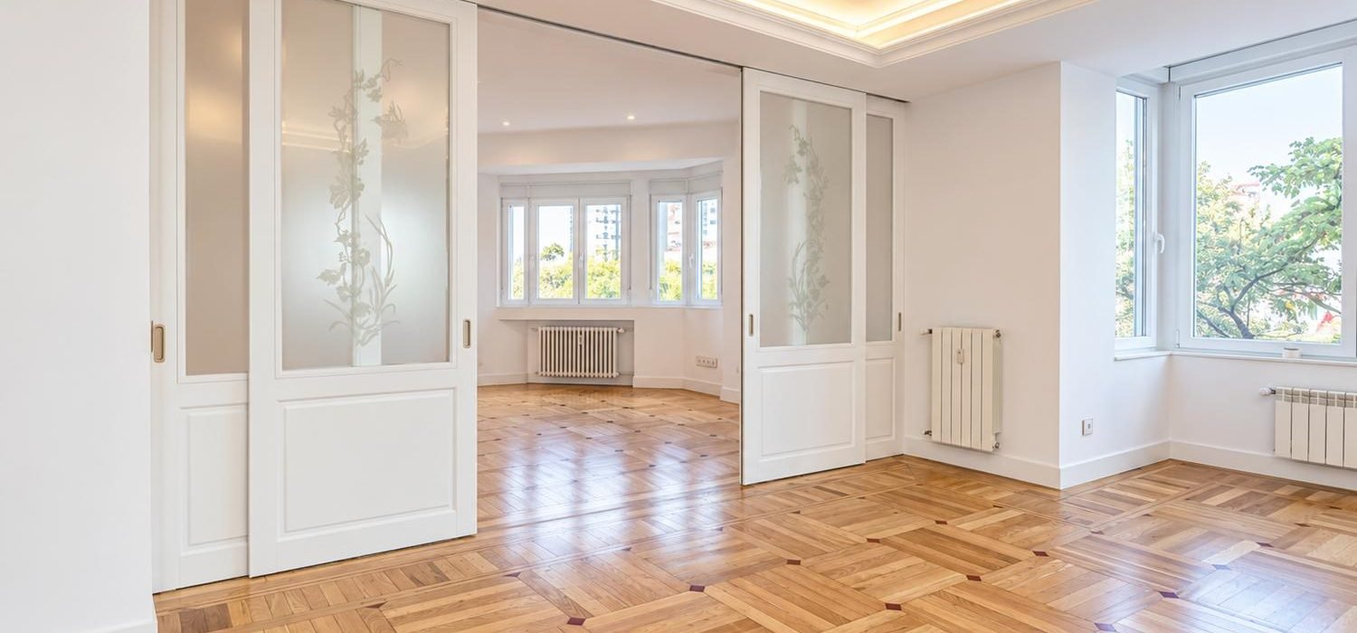 Reforma integral de piso en Madrid en Calle Galileo con parquet restaurado